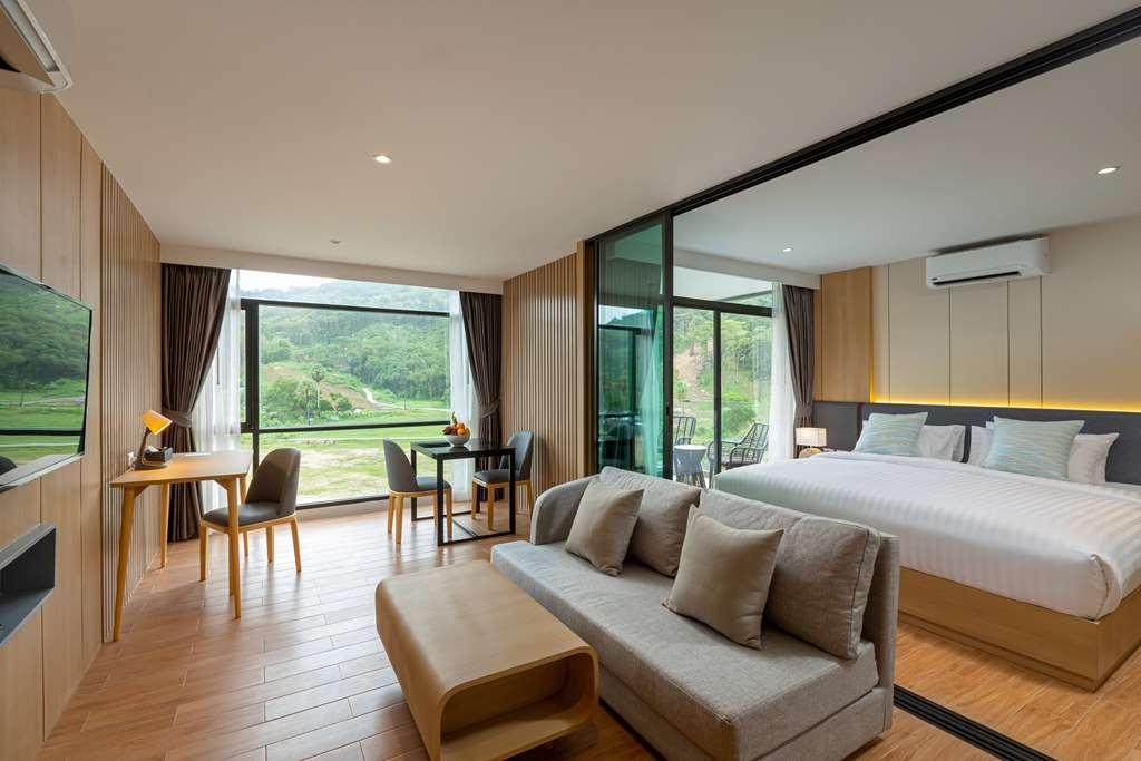 Wyndham Garden Naithon Phuket Hotel Room photo